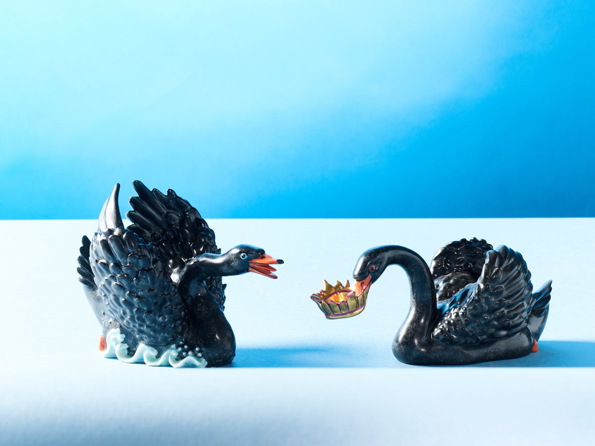 Schwan mit Krone  Nr. 976a aus Porzellan, glasiert, dritte Ansicht